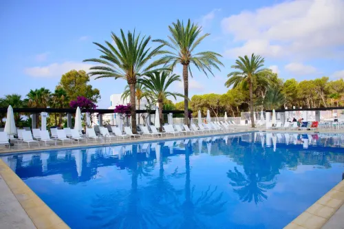 Cala Llenya Resort Ibiza فنادق في Playa es Figueral