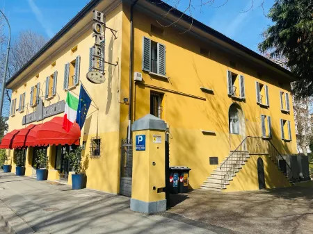 Hotel Del Borgo Отели рядом с достопримечательностью «Museo Lamborghini»