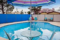 Rodeway Inn Near Ft Huachuca - Pools