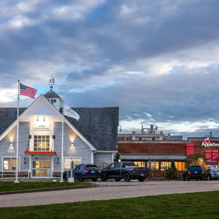 Howard Johnson by Wyndham Middletown Newport Area