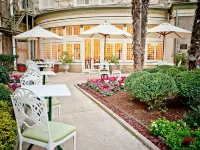 Menger Hotel Отели рядом с достопримечательностью «Центр города - Набережная»