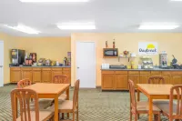 Days Inn by Wyndham Deming - breakfast