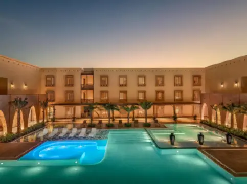 時間廣場度假村和溫泉，布胡傑