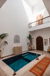 Riad White Flowers - Hot Springs