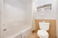 Capital O Deluxe Inn Channelview Houston I-10