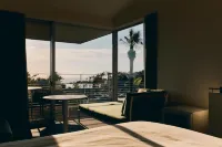 Botanical Pool Club - balcony