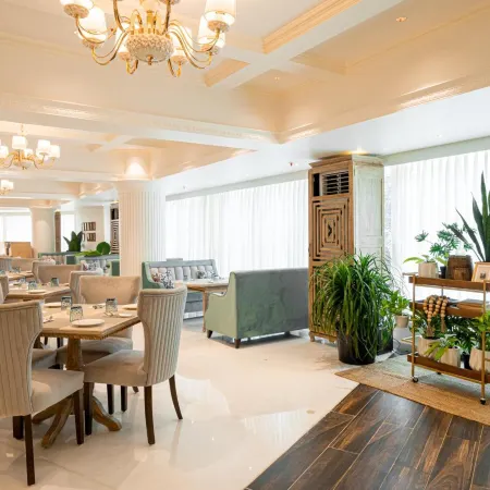 Peninsula Grand Hotel