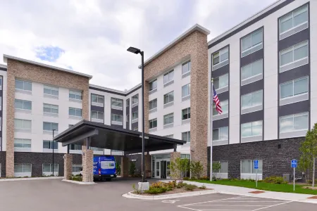 Holiday Inn Express & Suites Mall of America - MSP Airport
