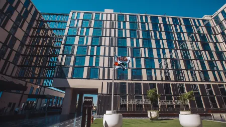 Staybridge Suites Dubai Al-Maktoum Airport