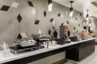 La Quinta Inn & Suites by Wyndham Lake George - breakfast