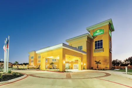 La Quinta Inn & Suites by Wyndham Cotulla