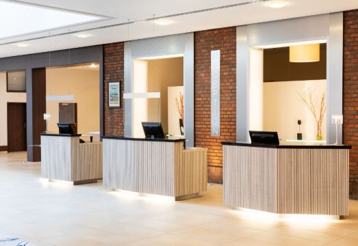 2. 코트야드 바이 ..