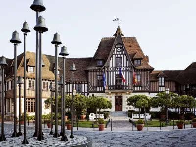 Novotel Deauville Plage Hotels near LES ACCORDS PARFAITS à Deauville