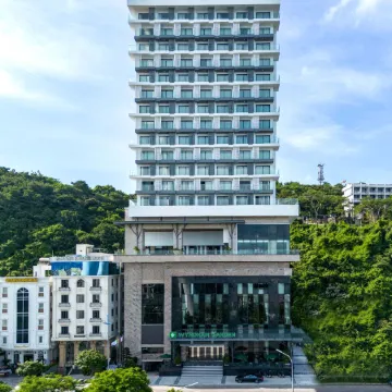 Wyndham Garden Legend Halong Отели рядом с достопримечательностью «Бухта Халонг»