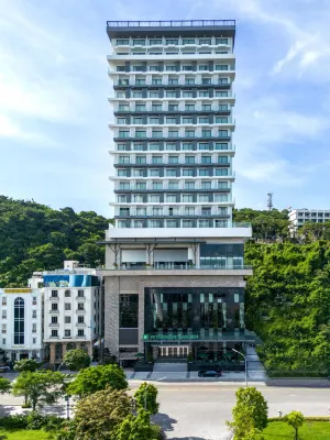 Wyndham Garden Legend Halong Các khách sạn gần Làng chài Cửa Vạn