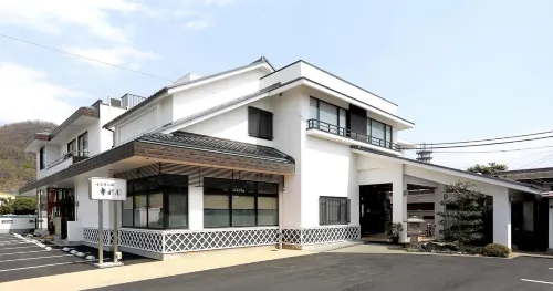 Rakusuien Hotels in Kōfu