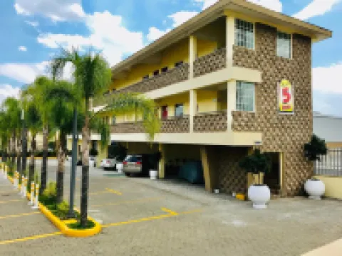 Hotel 5 Inn Hoteles cerca del Aeropuerto Internacional del Bajío