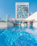 ABESQ DOHA HOTEL & RESIDENCES by IHG - สระว่ายน้ำแบบอินฟินิตี้