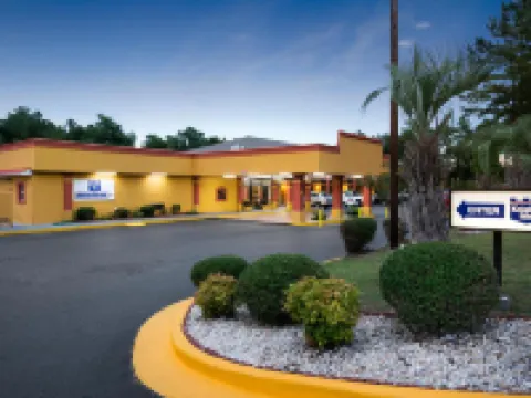 ไนท์สอินน์ เอเคน โรงแรมในเอเคน