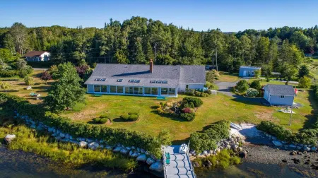 OCEAN BAY VIEW Luxury Guesthouse Отели в г. Портерс Лейк