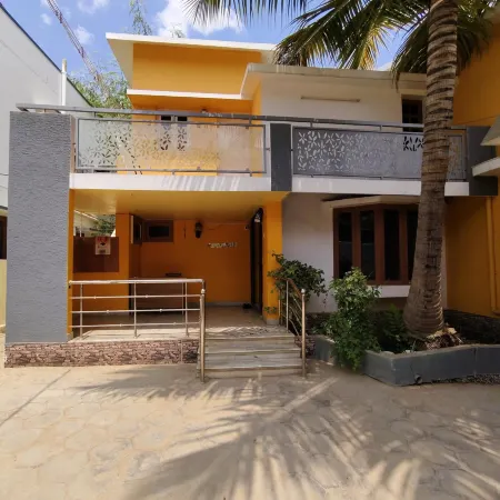 Square & Dormitory Stays Отели в г. Тирунелвели