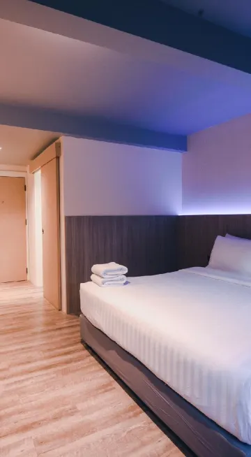 ห้องดีลักซ์ เตียงใหญ่ 1 เตียง