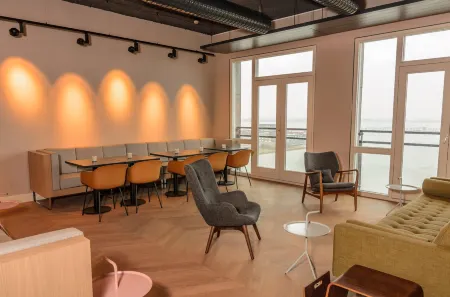 Amadi Panorama Hotel Отели рядом с достопримечательностью «Stichting The Network University»