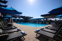 Hotel Ruby Foo's - Rooftop Pools