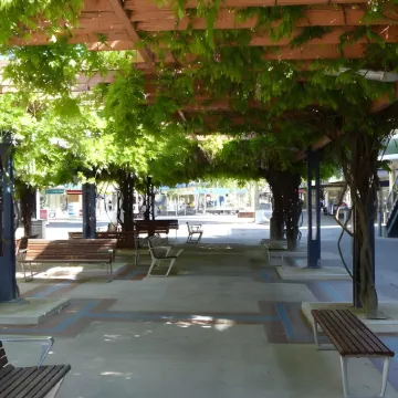 Big Valley Lakeside Paradise Motor Inn