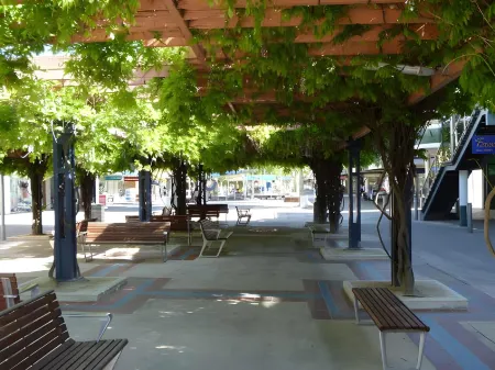 Big Valley Lakeside Paradise Motor Inn