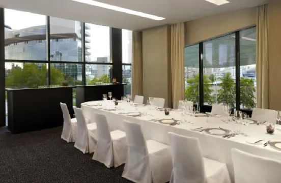 Hyatt Regency Ekaterinburg (Хаятт Ридженси Екатеринбург) Отели рядом с достопримечательностью «Ural Ryibni Conserva im. M.P.Musorskogo»