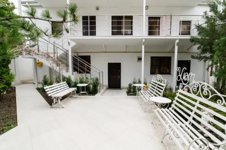 Уют Отели рядом с достопримечательностью «Центральный Стадион»