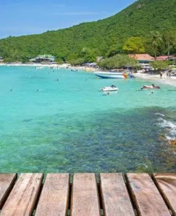 รูปภาพของบ้านเนวี่เกาะล้าน