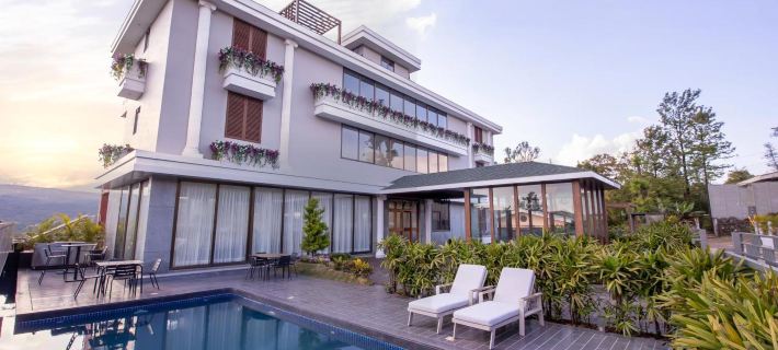 Valentia the Exotic Boutique Hotel - Pure Veg Отели в г. Сатара