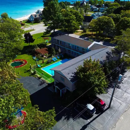 American Boutique Inn - Lakeview Hotels in Cheboygan County