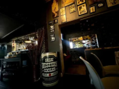 44 on Ennis Guest Lodge and Restaurant -