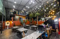 Wanderthirst Hostel - Hostels