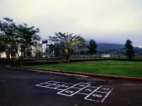Dew Drops Boutique Retreat - parking