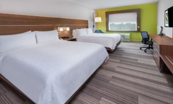 4. 홀리데이 인 익..