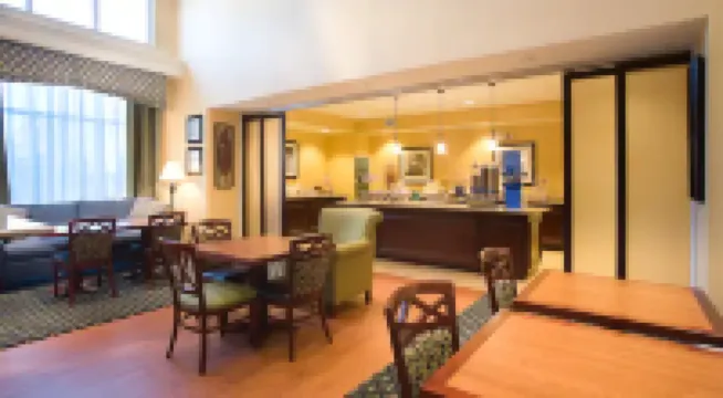 希爾頓歡朋套房酒店-韋爾斯湖 萊克威爾士酒店