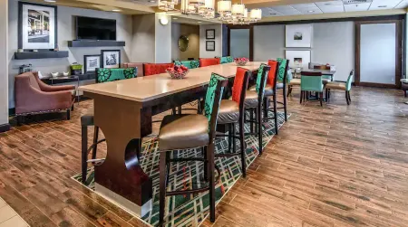 Hampton Inn Troy Отели рядом с достопримечательностью «Трой Паркс энд Рекреэйшен»