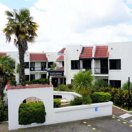 Alcamo Motel Отели в г. Гамильтон