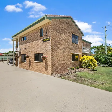 Golden Beach Motor Inn, Caloundra Отели рядом с достопримечательностью «Голден-Бич»
