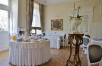 Willa w Dolinie Hotels in Tarnów