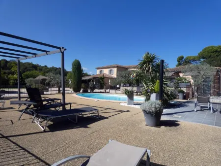 Résidence les Peupliers Отели в г. Лориоль-дю-Конта