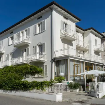 Hotel Italia Boutique Отели рядом с достопримечательностью «Железнодорожный вокзал Римини»