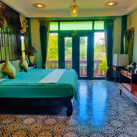 Pludhaya Resort & Spa Отели рядом с достопримечательностью «Железнодорожная станция Аютхаи»