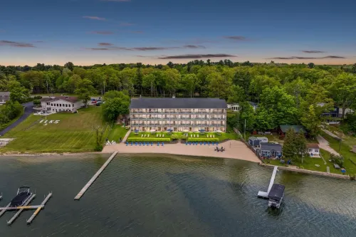 Beachfront Hotel Houghton Lake Hotels in Markey Township