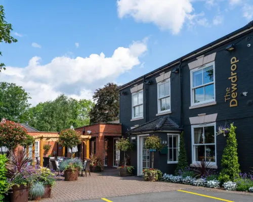 The Dewdrop Inn Hotels in Worcester