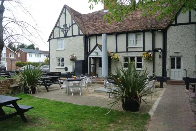 The Crown Pub, Dining & Rooms Hotel di 